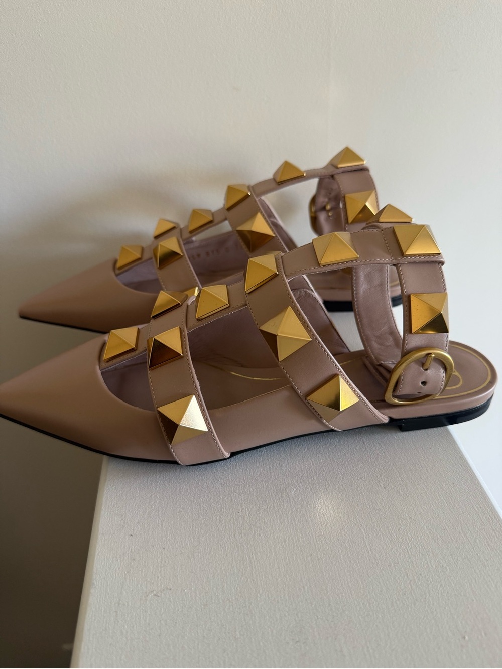 Valentino
Roman Stud Leather Ankle Strap Flat 38.5 - Picture 4 of 8